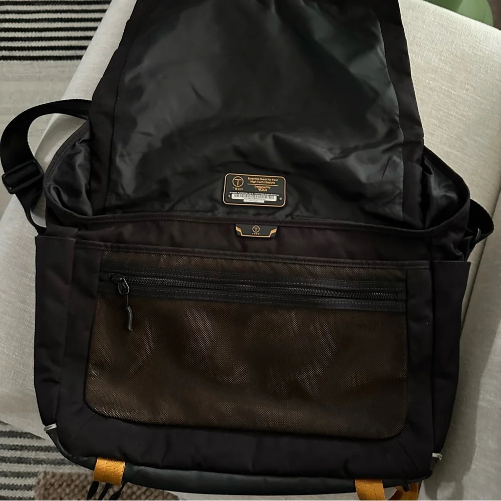 Tumi T-Tech Spell Out Crossbody Messenger Bag Briefcase Carry On Travel Black